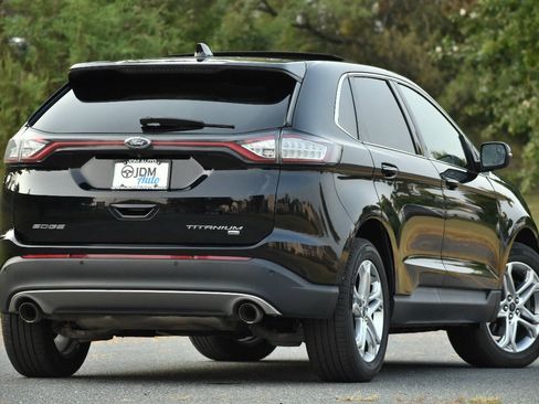 Used 2018 Ford Edge Titanium w/ Equipment Group 301A AWD/4WD image 5