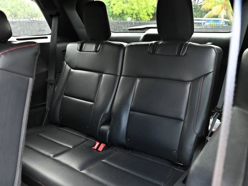 Used 2025 Ford Explorer ST-Line w/ ST-Line Street Pack AWD/4WD image 16