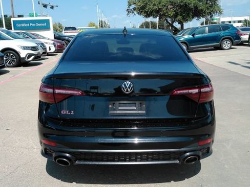 Used 2023 Volkswagen Jetta GLI Autobahn FWD image 9