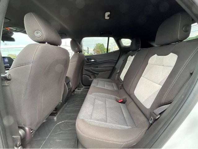 Used 2024 Chevrolet Trax RS w/ Driver Confidence Package FWD image 18