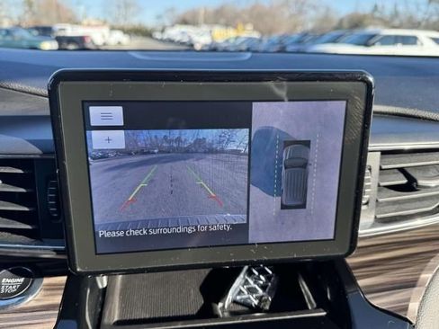 Used 2022 Ford Explorer XLT w/ Equipment Group 202A image 31