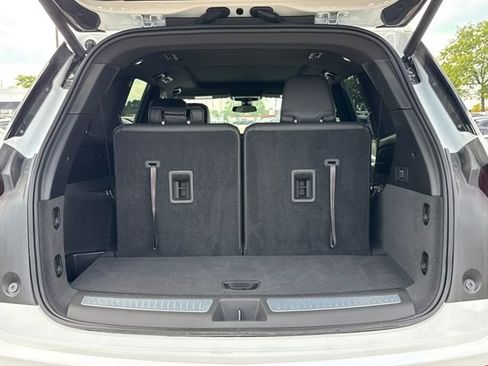 Certified 2025 Cadillac XT6 Luxury image 32