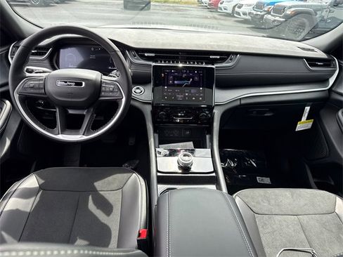 New 2025 Jeep Grand Cherokee L Altitude image 2