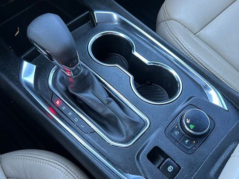 Used 2022 Chevrolet Traverse LS w/ Midnight/Sport Edition image 26