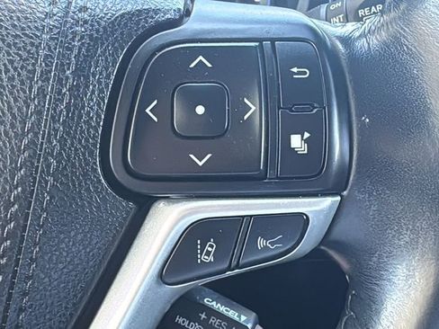 Used 2017 Toyota Highlander SE image 13