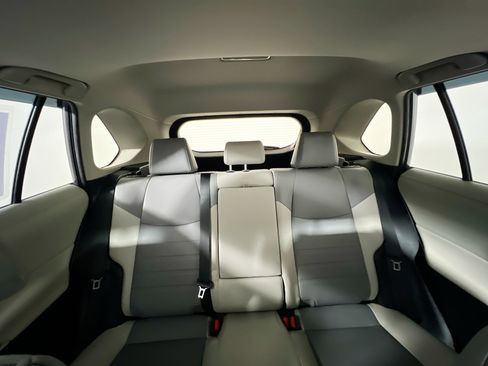 Used 2021 Toyota RAV4 XLE Premium image 33