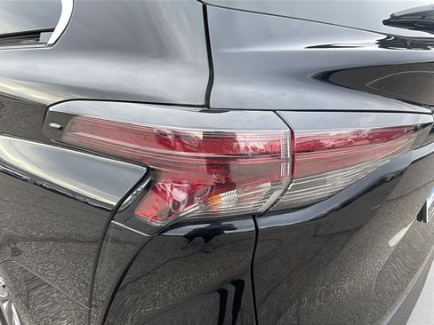 Used 2023 Toyota Sienna LE image 11