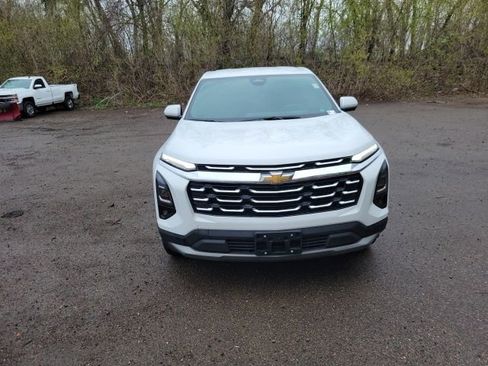 Used 2025 Chevrolet Equinox LT w/ Safety and Technology Package image 4