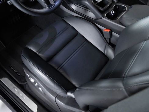 Used 2021 Porsche Cayenne Coupe image 41