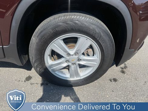 Used 2020 Chevrolet Trax LS w/ Tint and Cruise Package AWD/4WD image 15