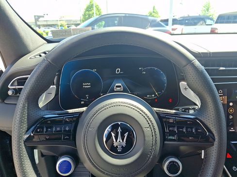 Certified 2025 Maserati Grecale Modena AWD/4WD image 18