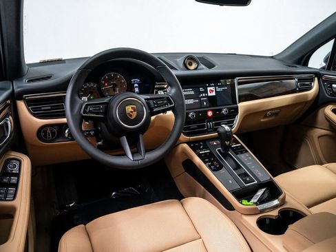 New 2026 Porsche Macan image 4