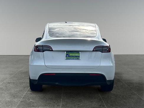 Used 2021 Tesla Model Y Long Range image 6