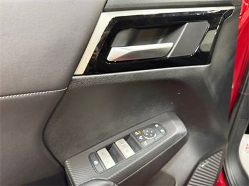 New 2025 Mitsubishi Outlander SE image 14