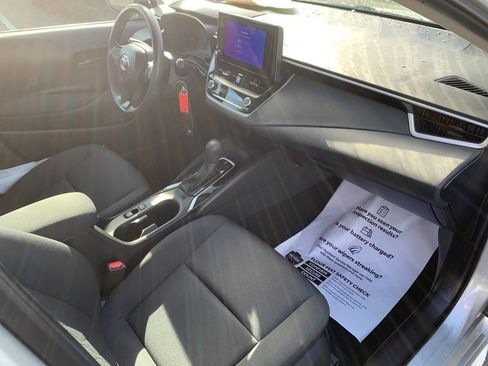 Used 2025 Toyota Corolla LE image 19