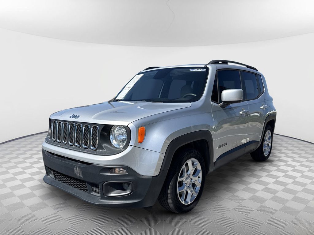Used 2018 Jeep Renegade Latitude FWD image 4