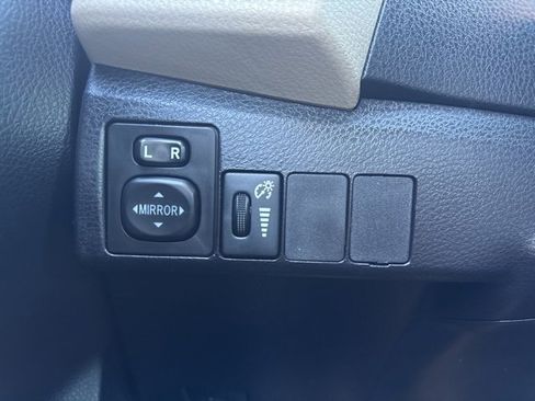 Used 2015 Toyota Corolla L image 12