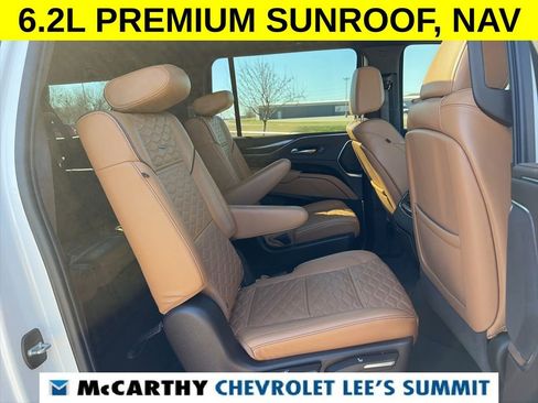 Used 2022 Cadillac Escalade ESV Premium Luxury image 37