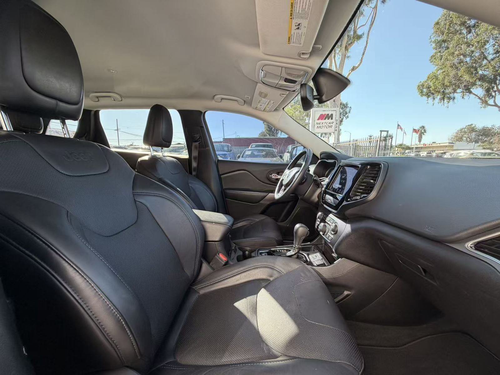Used 2019 Jeep Cherokee Limited FWD image 10