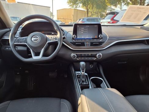 Used 2023 Nissan Altima 2.5 SV FWD image 15