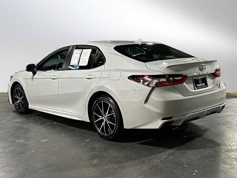 Used 2023 Toyota Camry SE w/ Cold Weather Package image 5