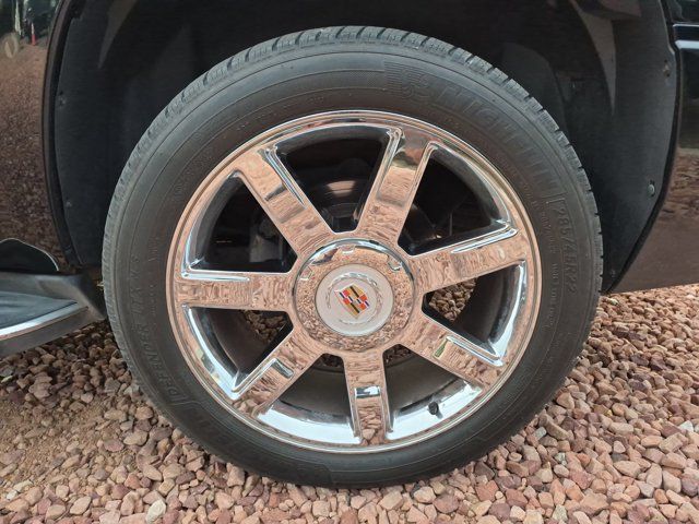 Used 2014 Cadillac Escalade Luxury AWD/4WD image 14