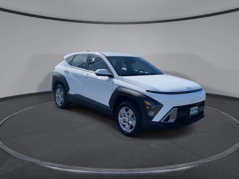 Used 2024 Hyundai Kona SE AWD/4WD image 2