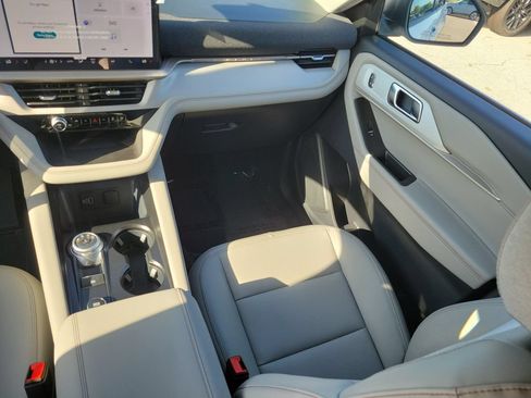 New 2026 Ford Explorer Active w/ Active Comfort Package RWD image 12