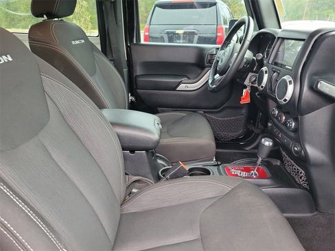 Used 2016 Jeep Wrangler Rubicon w/ Power Convenience Group image 30