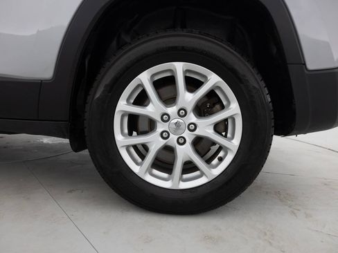 Used 2015 Jeep Cherokee Latitude w/ Comfort/Convenience Group AWD/4WD image 20
