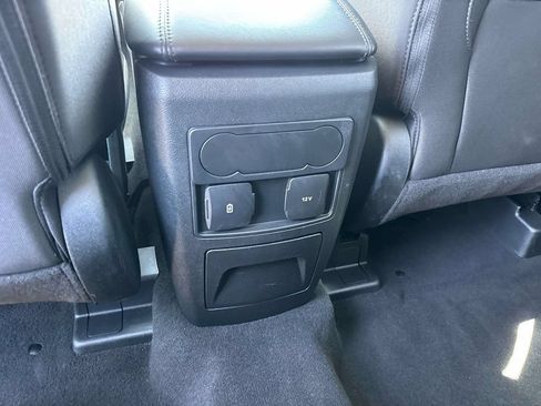 Used 2023 Ford Explorer XLT RWD image 17