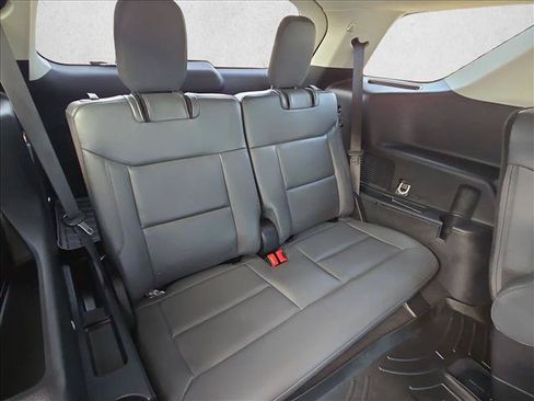 Used 2025 Ford Explorer Active w/ Active Comfort Package RWD image 19