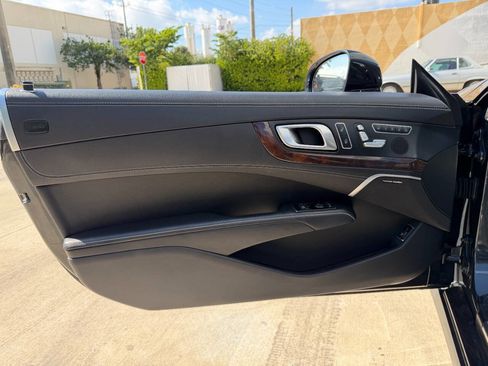 Used 2013 Mercedes-Benz SL 550 image 16