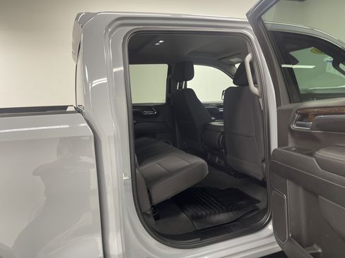 Used 2024 GMC Sierra 1500 SLE image 19