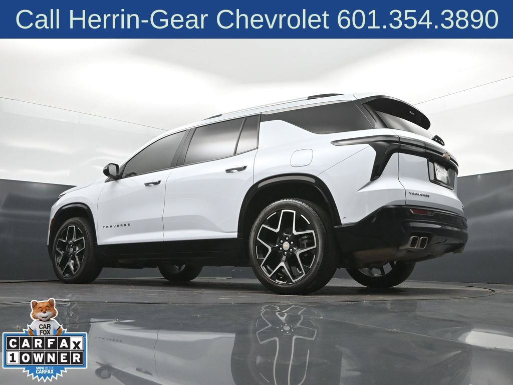Used 2026 Chevrolet Traverse High Country FWD image 40
