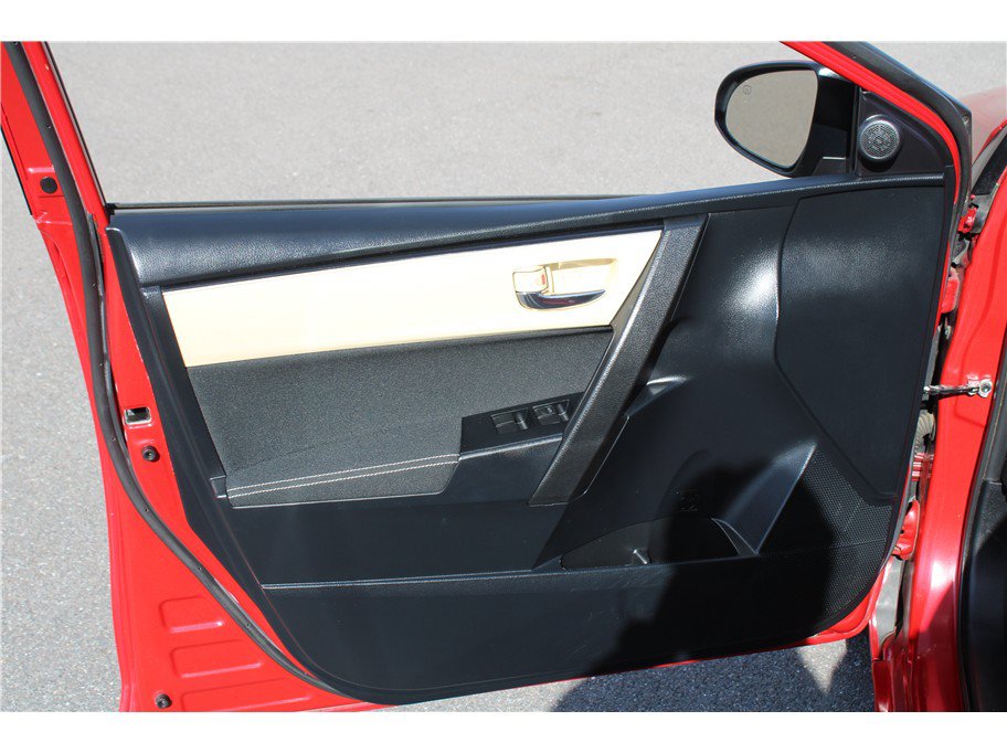 Used 2017 Toyota Corolla LE w/ Carpet Mat Package (TMS) FWD image 6