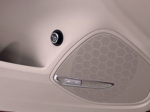 Used 2021 Buick Envision Essence w/ Technology Package I image 31