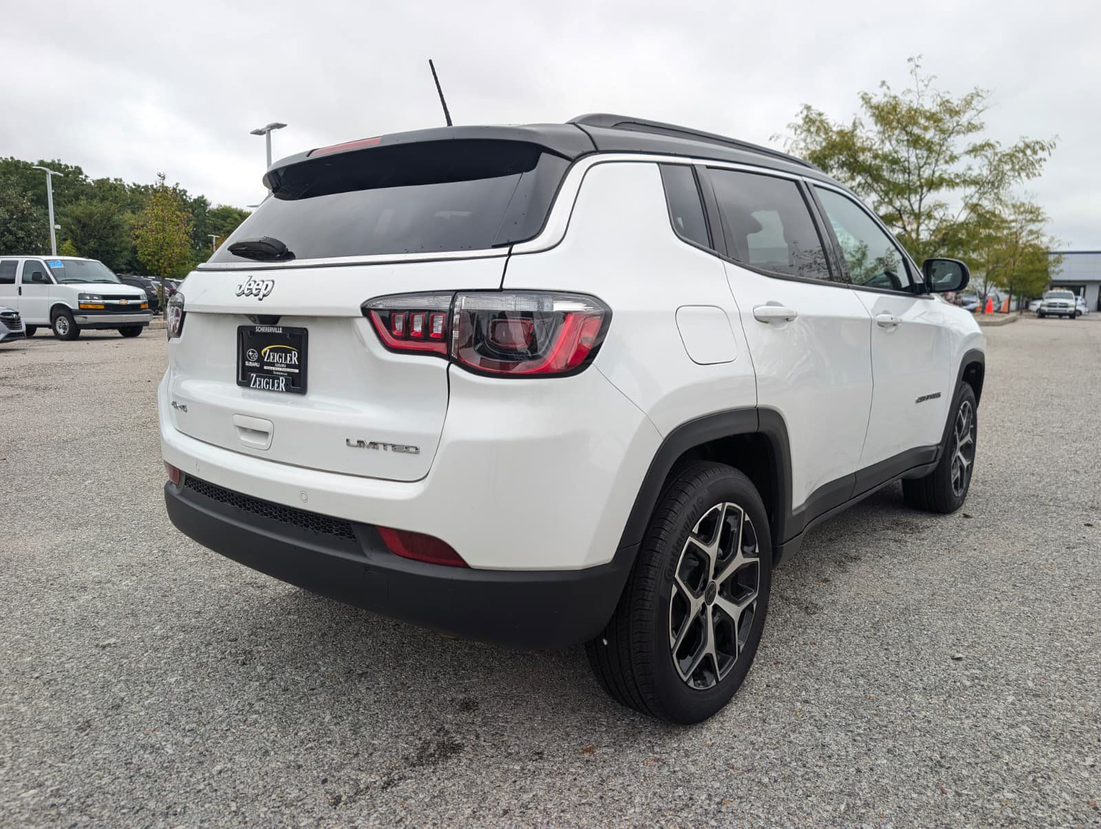 Used 2025 Jeep Compass Limited AWD/4WD image 10