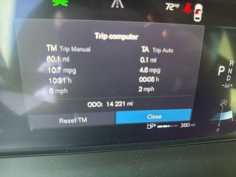 Used 2025 Volvo XC60 B5 Plus image 12