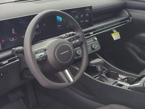 Certified 2025 Hyundai Tucson SE image 3