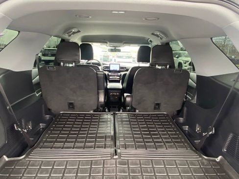 Certified 2022 Ford Explorer Limited w/ Equipment Group 301A image 27