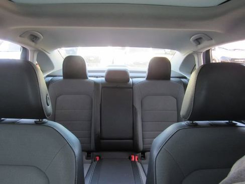 Used 2025 Volkswagen Jetta SE image 32