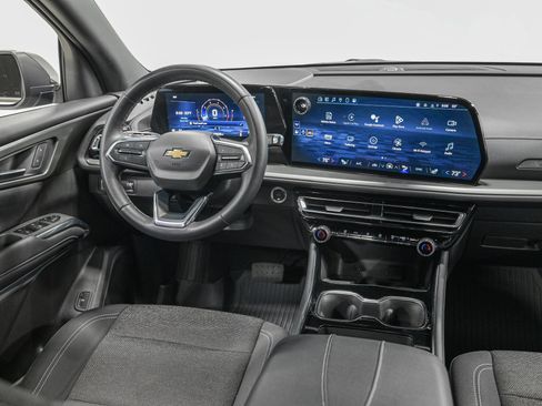 Used 2025 Chevrolet Traverse LT FWD image 28