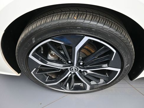 Used 2024 Nissan Altima 2.5 SR image 14