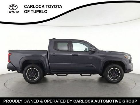 Used 2025 Toyota Tacoma TRD Off-Road AWD/4WD image 11