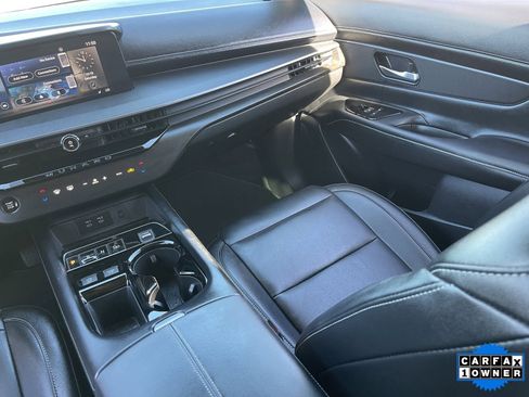 Certified 2025 Nissan Murano SV image 17