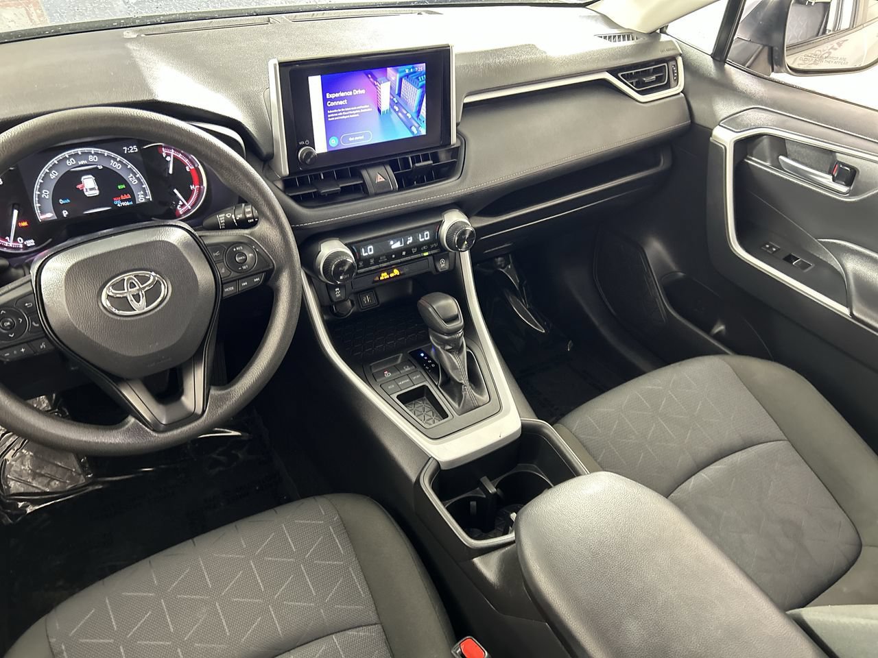 Used 2025 Toyota RAV4 XLE FWD image 23