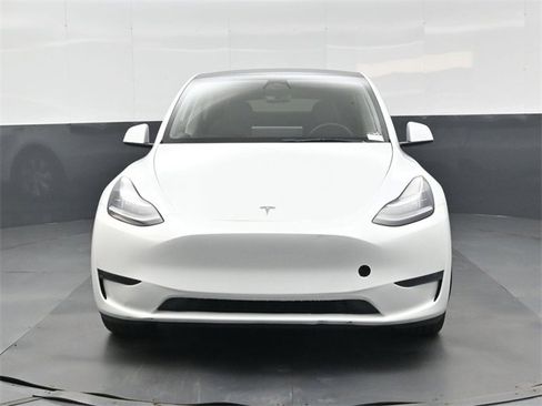 Used 2023 Tesla Model Y Long Range image 9