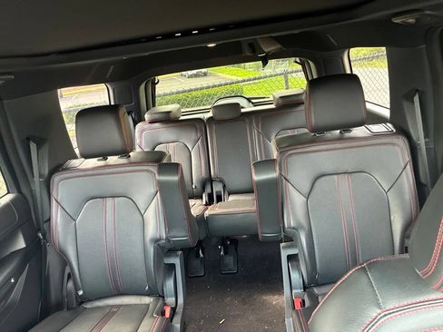 Used 2023 Ford Expedition Limited AWD/4WD image 9