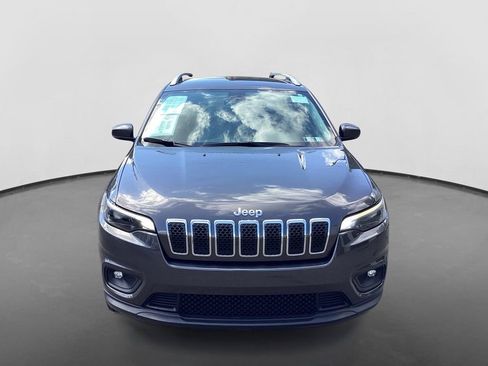 Used 2019 Jeep Cherokee Latitude Plus w/ Cold Weather Group AWD/4WD image 2